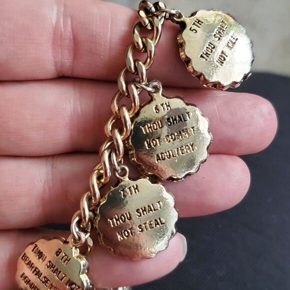 10 Ten Commandments Charm Bracelet From 1960s 7in Heavy Chain Vintage - Picture 7 of 15